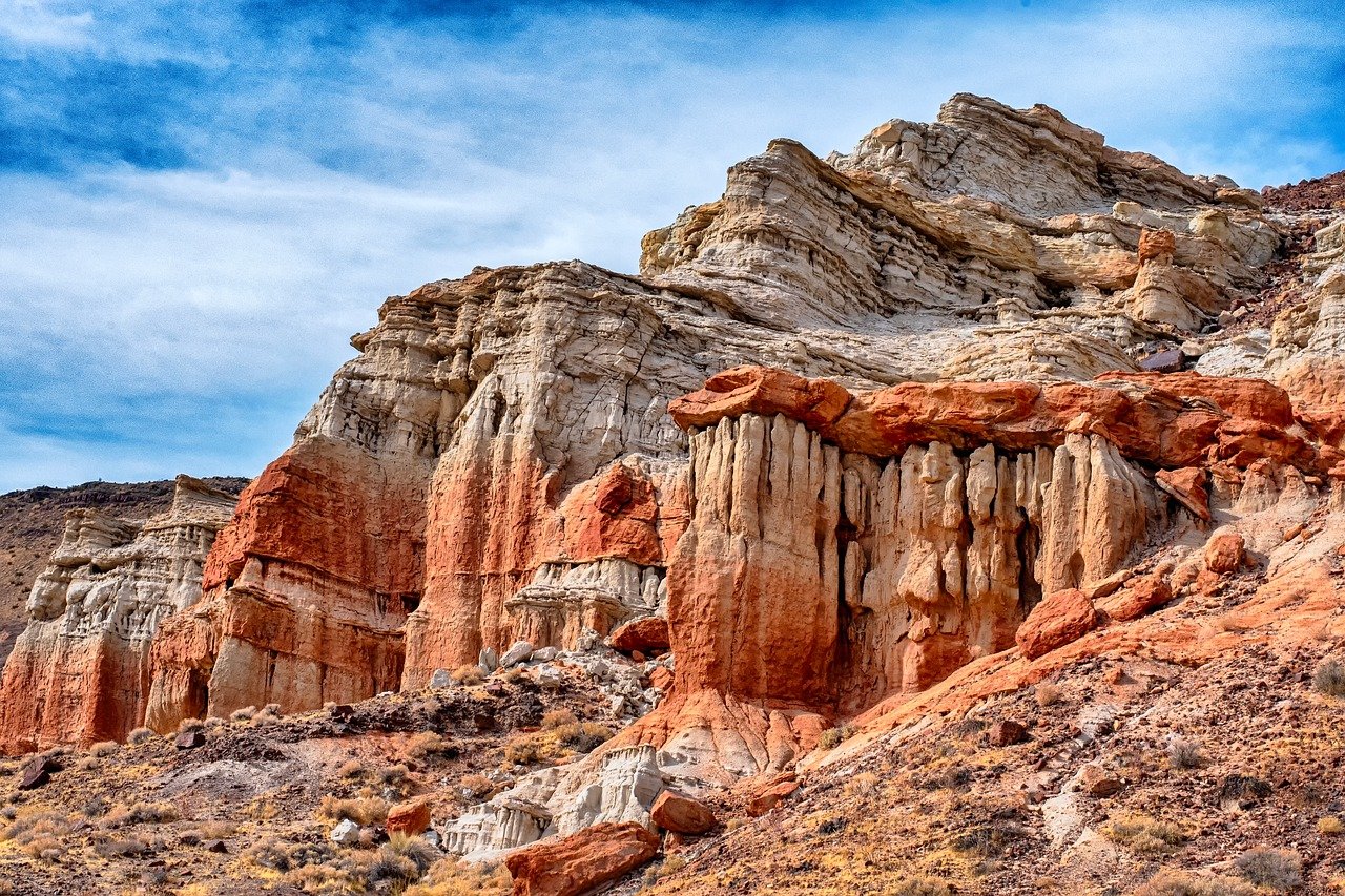 Arizona Sonoran Desert landscape with beautiful rock formations - the natural environment Junk2CLEAN protects through eco-friendly desert junk removal services in Phoenix